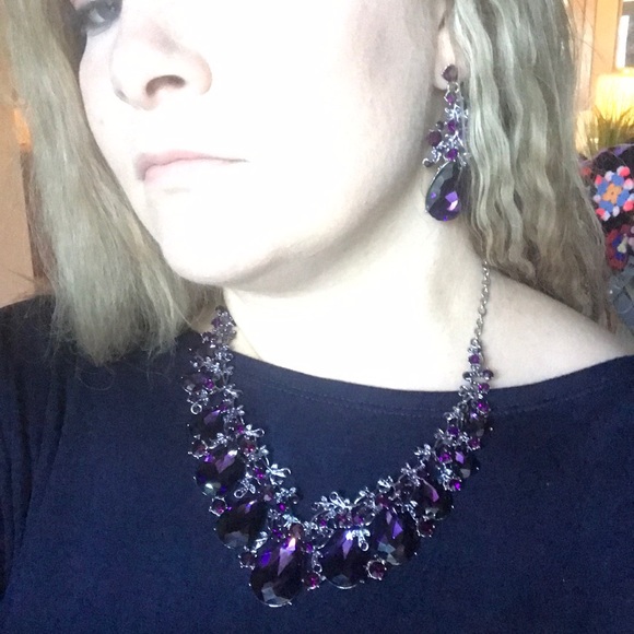 Stunning deep plum statement necklace earrings - Picture 9 of 11